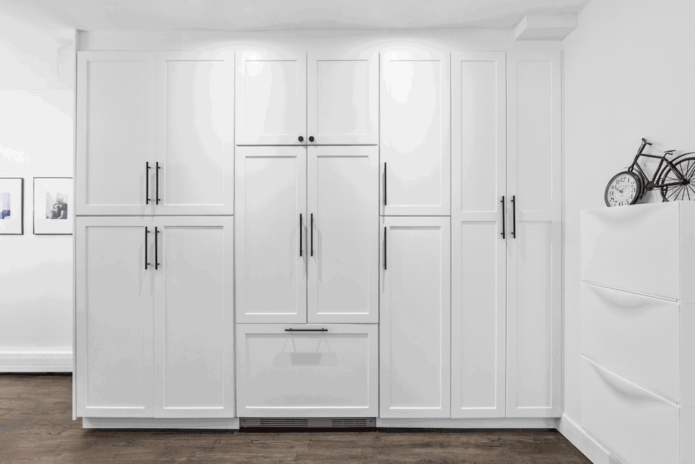 white full wall kitchen cabinets