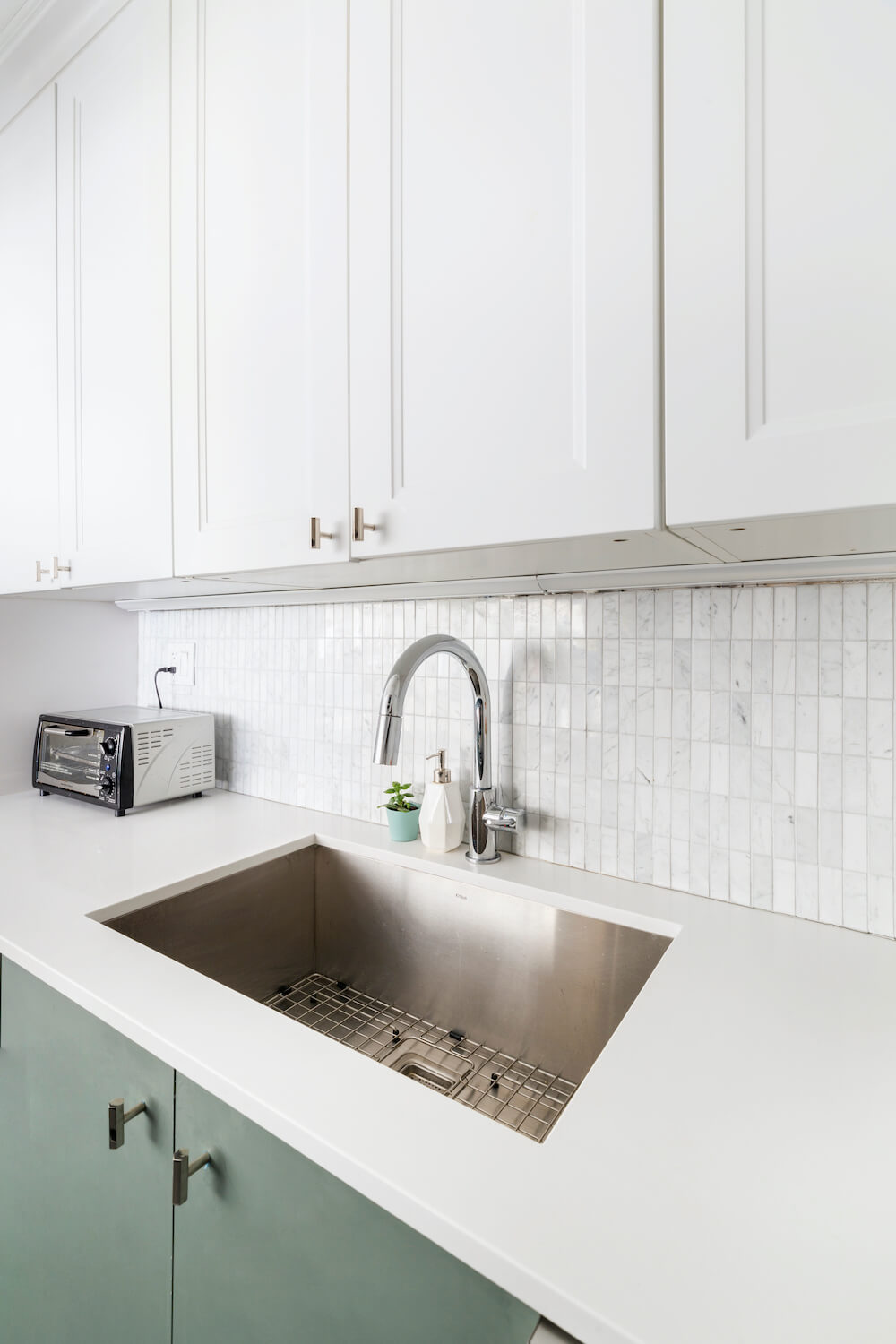 vertical stacked bond kitchen backsplash tiles