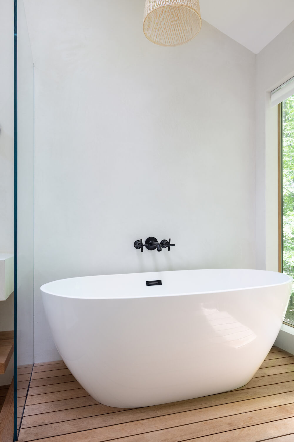 Free standing tub with matte black hardware
