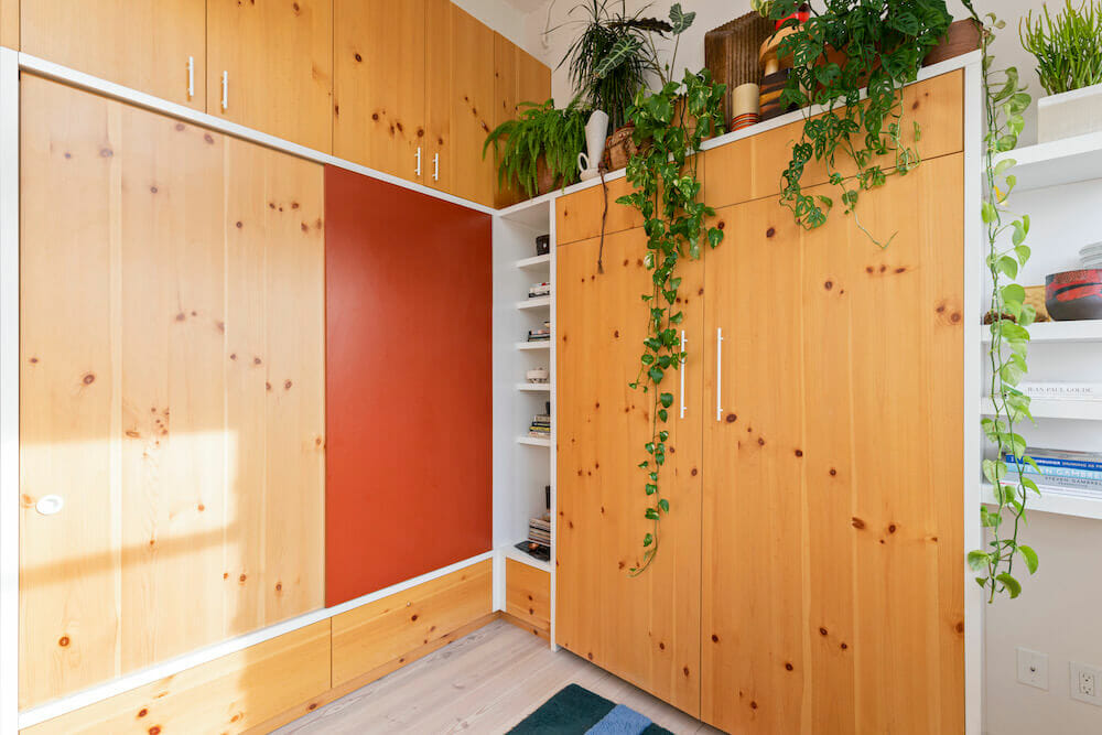 wooden_custom_closets