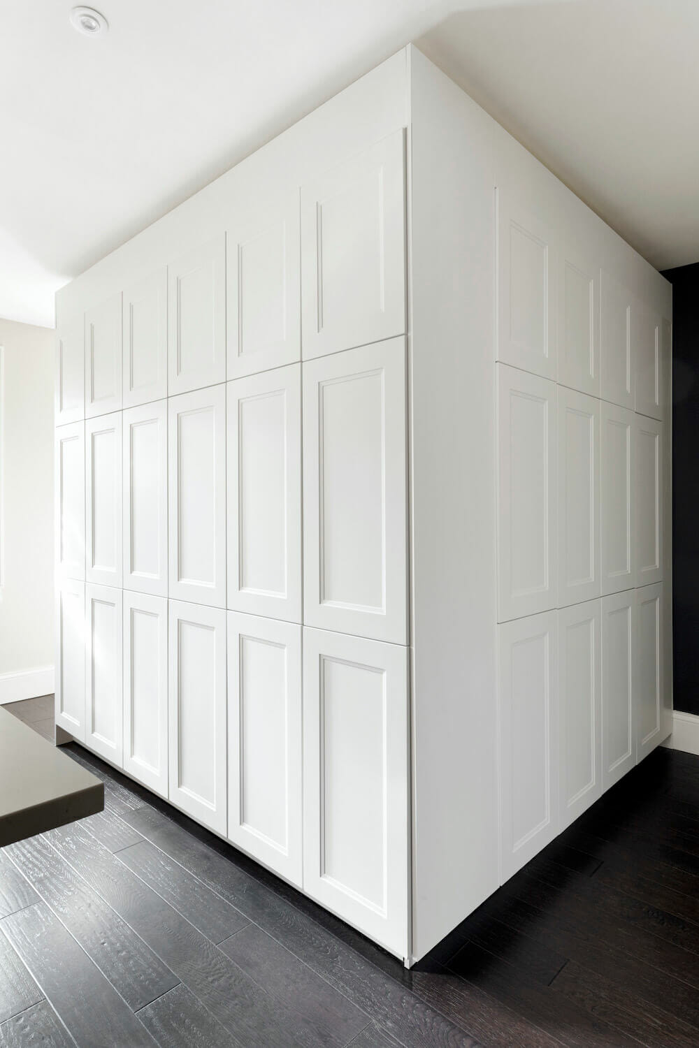 full wall white kitchen cabinets