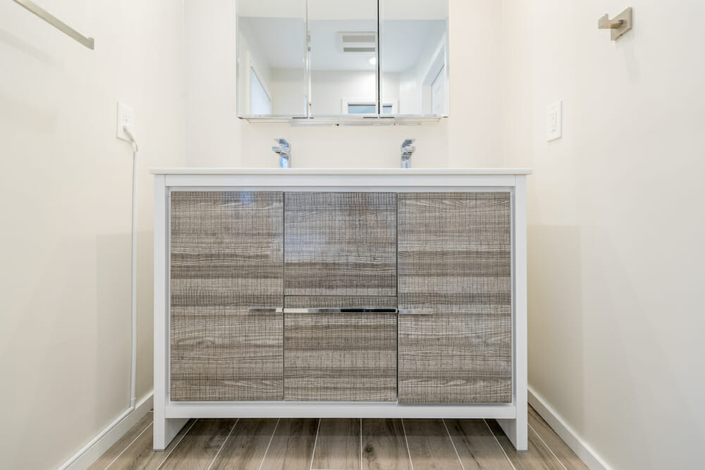 white-and--wood-bathroom-vanity