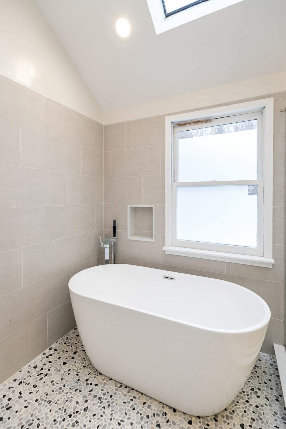 White-bathtub-in-shower