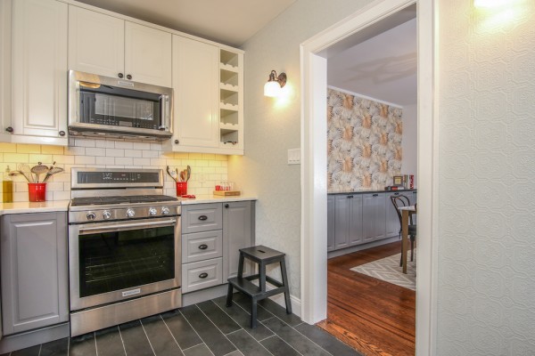 Shaker-Style Simplicity in a Westchester Kitchen
