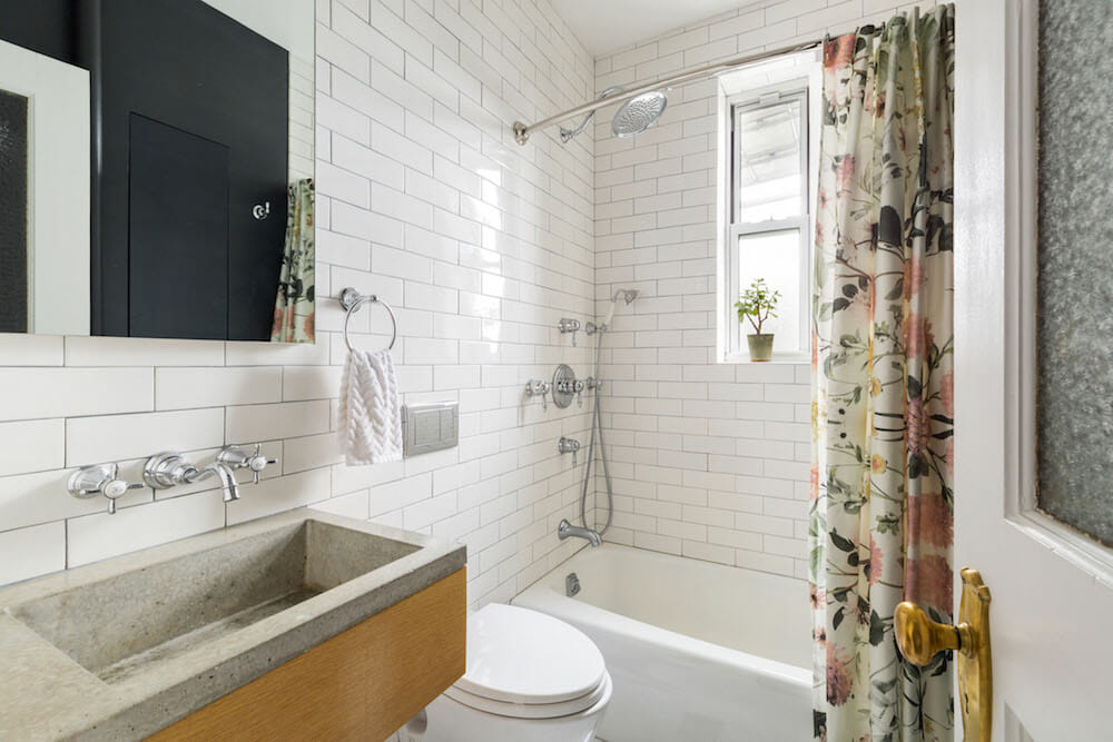bathroom tub