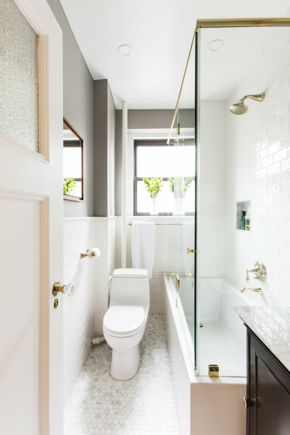 glass enclosed tub