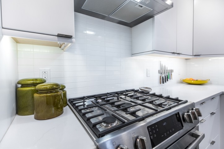 kitchen renovation, Philadelphia, kitchen, range hood, white quartz countertop